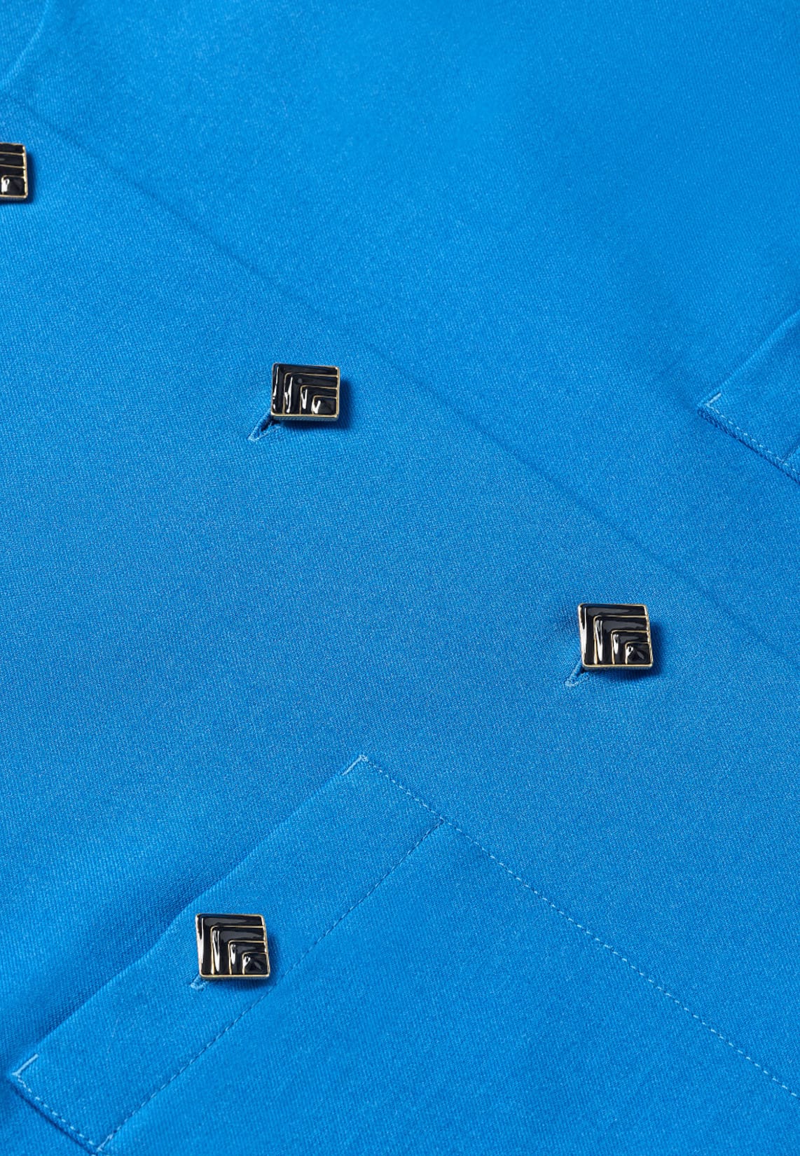 bz25-2 buttons shot packshot